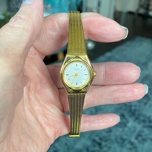 ladies Citizen quartz watch.